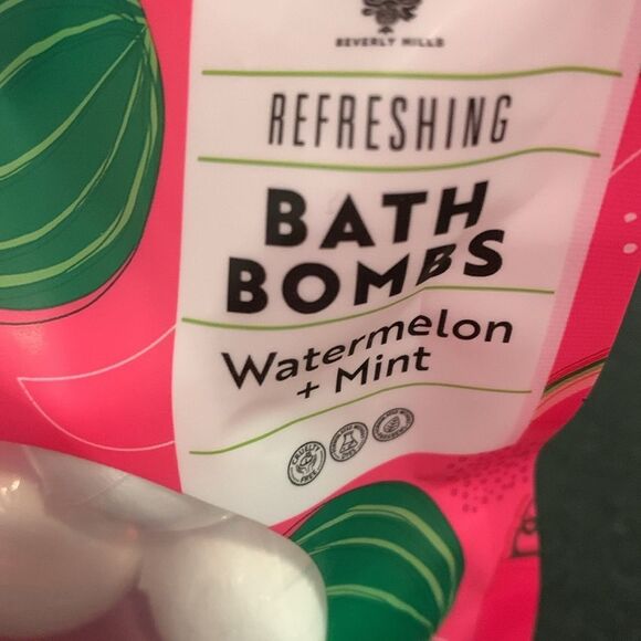 Bolero Beverly Hills Spa Gift Set – Watermelon Mint Bath & Body + Socks - Picture 4 of 6